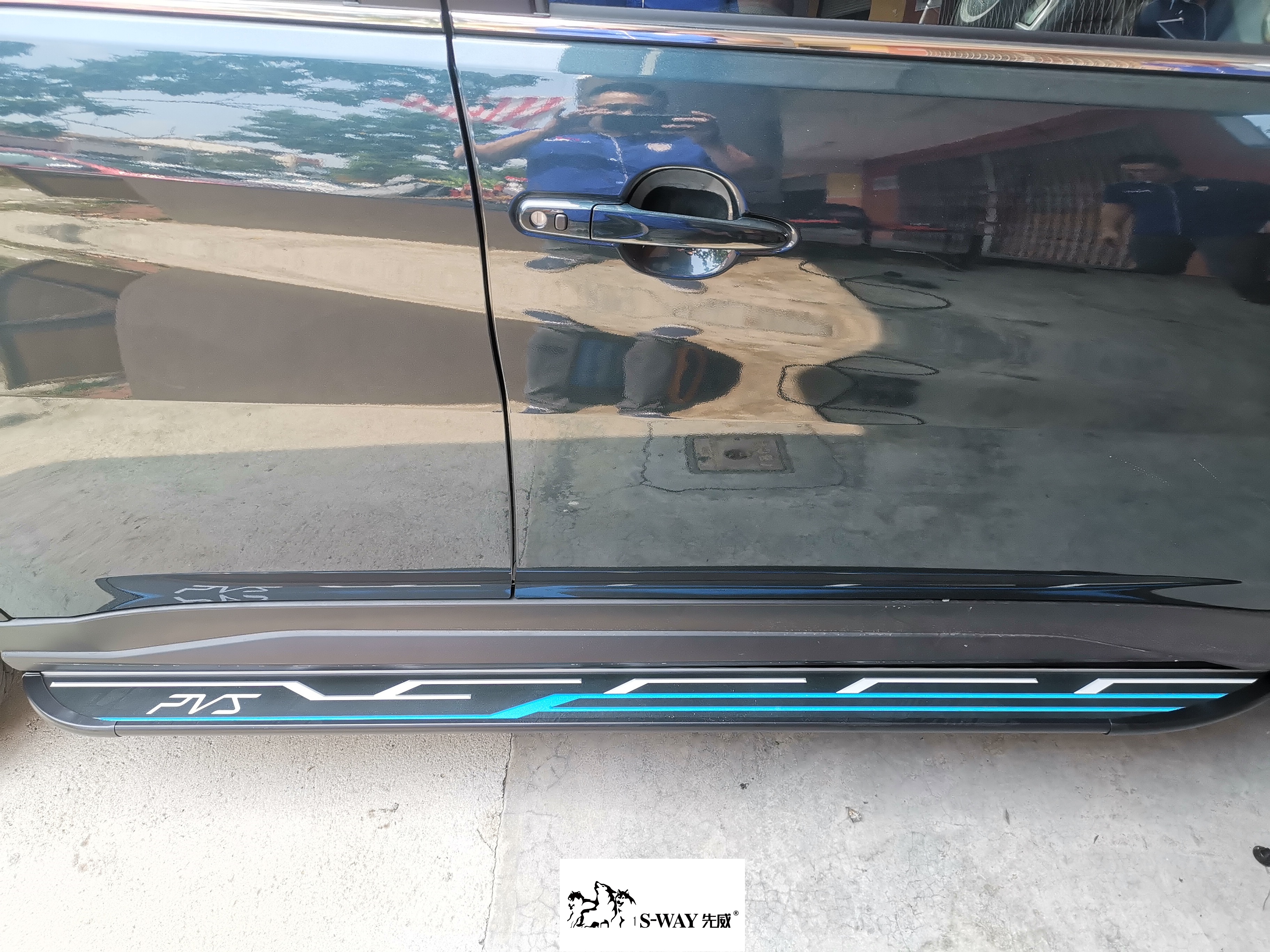 Perodua Aruz  PREMIUM VEHICLE STEP – STYLIST.SOLID 